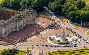 伦敦 ，白金汉宫和维多利亚女王纪念碑