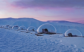 半球形的谢尔亨里克森天文台，挪威斯瓦尔巴群岛 