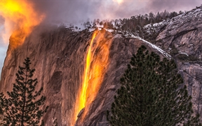 火瀑布，优胜美地国家公园，加利福尼亚州，美国 