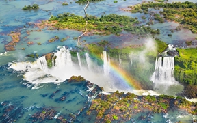 伊瓜苏大瀑布鸟瞰图，巴西 