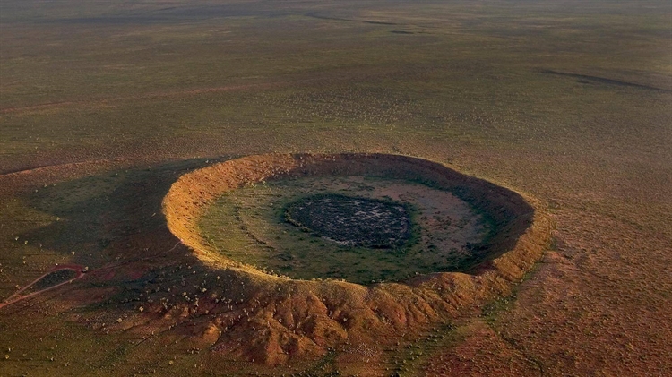 西澳大利亚霍尔斯克里克附近的陨石撞击坑 