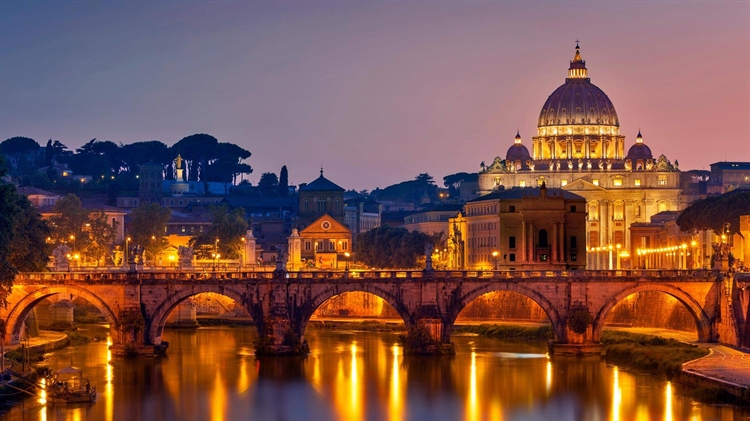 意大利罗马 ，圣天使桥和圣彼得大教堂