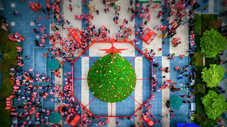 美国加利福尼亚州 ，旧金山联合广场的圣诞老人大会活动