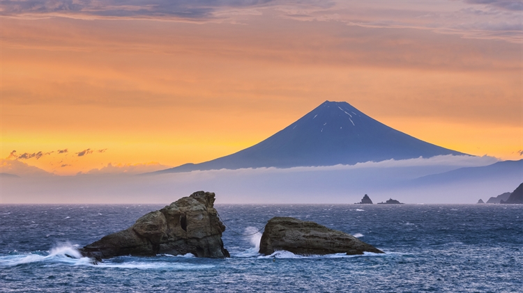 日本松崎 ，富士山和双岩