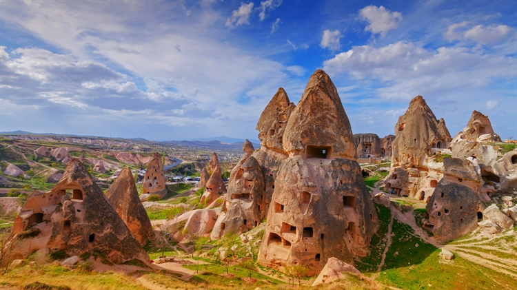 土耳其卡帕多西亚 ，“精灵烟囟”和窑洞