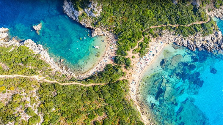 蒂莫尼港海滩，科孚岛，希腊 