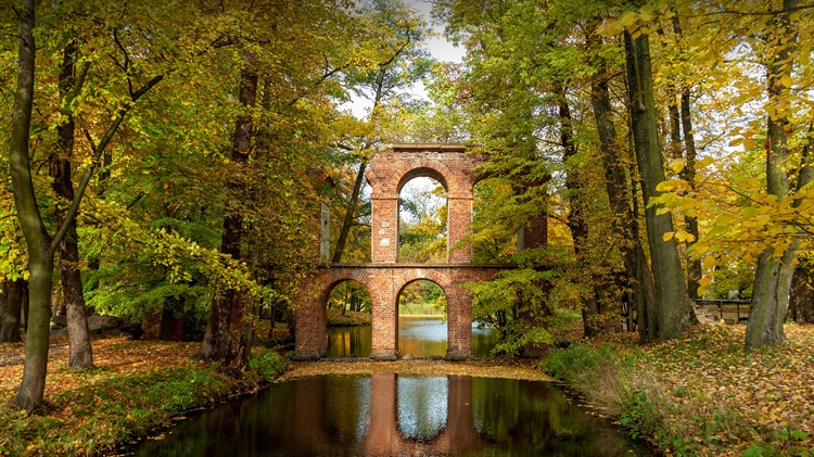 罗马风格的渡槽，阿卡迪亚公园，波兰 