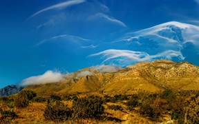 瓜达洛普山国家公园上空的卷云 ，美国德克萨斯州