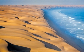 非洲大西洋海湾的纳米布沙漠 