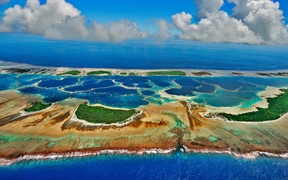 加罗林环礁 ，基里巴斯