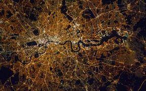从国际太空站航拍的伦敦和其周围的街景 