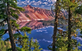 美国俄勒冈州 ，火山口湖国家公园的守望峰