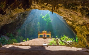 泰国帕亚那空山洞的 Kuha Karuhas pavilion 