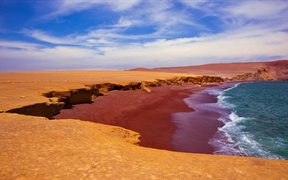 秘鲁 ，帕拉卡斯国家保护区内的红海滩