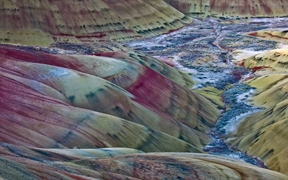 美国 ，俄勒冈州内的“彩绘山丘”