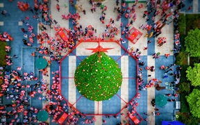 美国加利福尼亚州 ，旧金山联合广场的圣诞老人大会活动