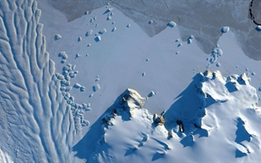 南极洲的马图谢维奇冰川 
