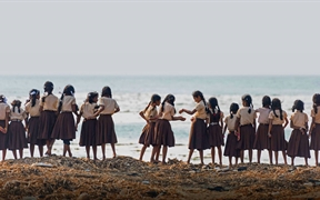 印度喀拉拉邦 ，沙滩上的女学生们