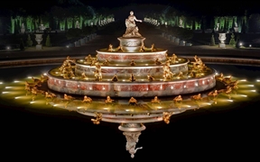 法国巴黎 ，凡尔赛花园中的拉托纳喷泉