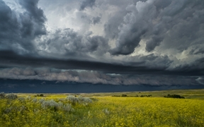 北达科他州 ，一场雷雨席卷西奥多·罗斯福国家公园