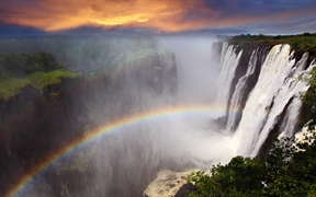 赞比亚 ，维多利亚瀑布上的彩虹
