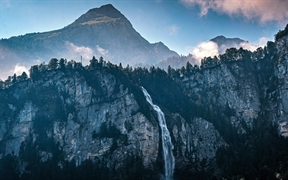 瑞士伯尔尼高地 ，莱辛巴赫瀑布