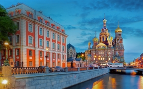 俄罗斯圣彼得堡 ，格里博耶多夫运河和滴血救世主教堂
