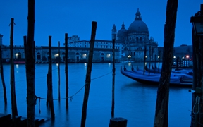 意大利威尼斯 ，大运河和安康圣母圣殿