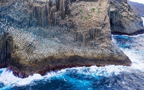 西班牙加那利群岛 ，鸟瞰戈梅拉岛上管风琴形状的玄武岩