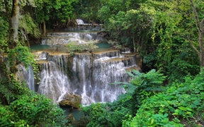 泰国 ，Khuean Srinagarindra国家公园的Huay Mae Khamin瀑布