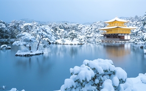 冬天的金阁寺，日本京都 