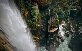 巴尼奥斯附近的阿格杨瀑布，厄瓜多尔 