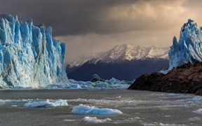 冰川国家公园中的佩里托莫雷诺冰川，阿根廷 