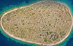 像巨大指纹一样的Bavljenac岛，克罗地亚 