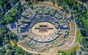 古罗马斗兽场，西班牙桑蒂蓬塞镇的罗马古城遗迹 