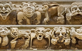 约克大教堂墙上的怪诞雕塑，英格兰北约克郡 