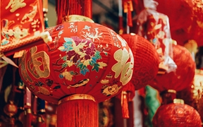 寓意幸福和团圆的春节灯笼，中国 