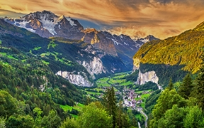 劳特布龙嫩山谷，瑞士阿尔卑斯山 