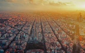 巴塞罗那城市上空，西班牙 