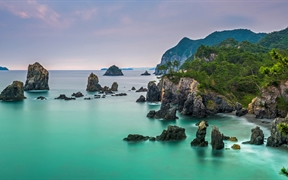 布满奇石的青海岛，日本北长门海岸国定公园 