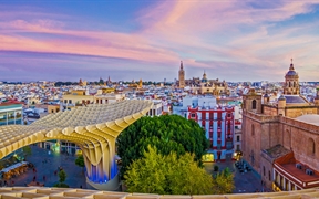 从塞维利亚的都市阳伞俯瞰城市，西班牙 