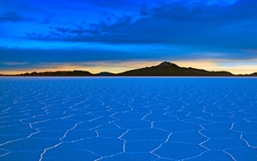 玻利维亚的乌尤尼盐沼 