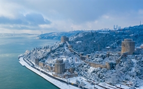 博斯普鲁斯海峡的如梅利堡垒，土耳其伊斯坦布尔 