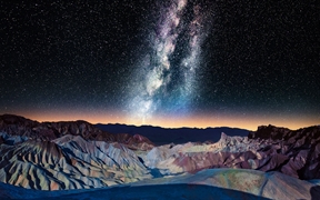 死亡谷扎布里斯基角上空的银河，美国加利福尼亚州 