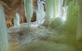 埃本冰洞，密歇根上半岛，美国 