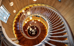 塞西尔布鲁尔楼梯，伦敦，英国 