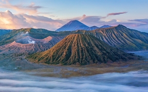 爪哇岛东部的婆罗摩火山，印度尼西亚 