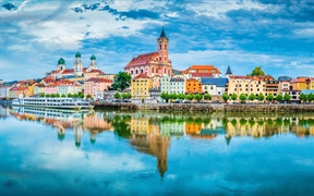 多瑙河畔的帕绍市，巴伐利亚，德国 