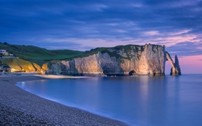 埃特尔塔海岸，The chalk cliffs of étretat, Normandy, France 