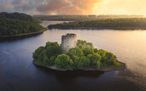 乌特湖的克拉夫特城堡，卡文郡，爱尔兰 